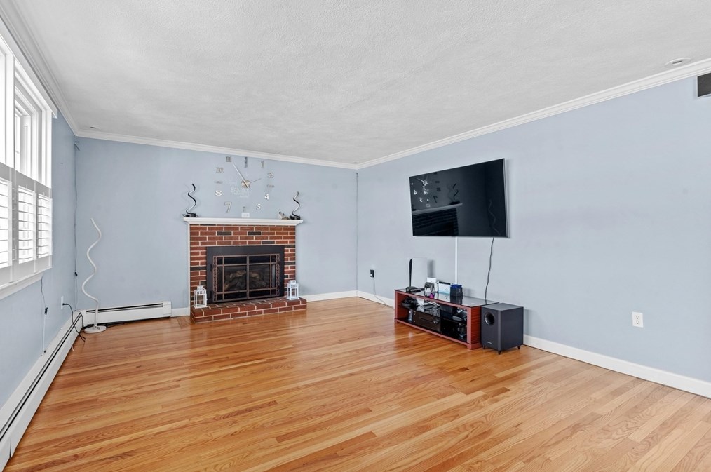 30 Boornazian Rd, Methuen MA 01844-2802 exterior