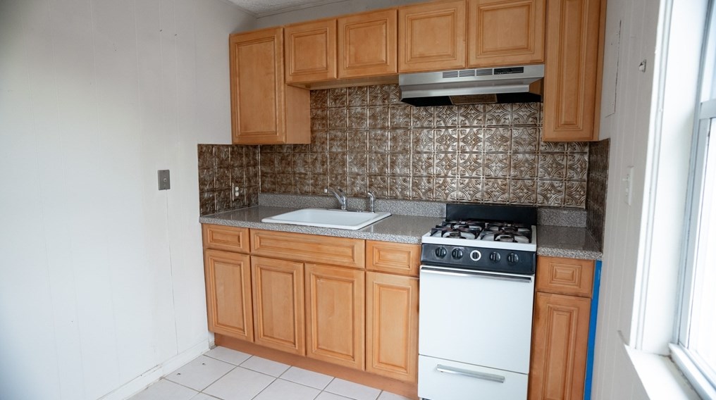 61 Ames St, Springfield MA  01104-1368 exterior