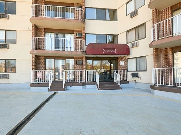 131 Coolidge Ave, Watertown MA 02472-2868 exterior