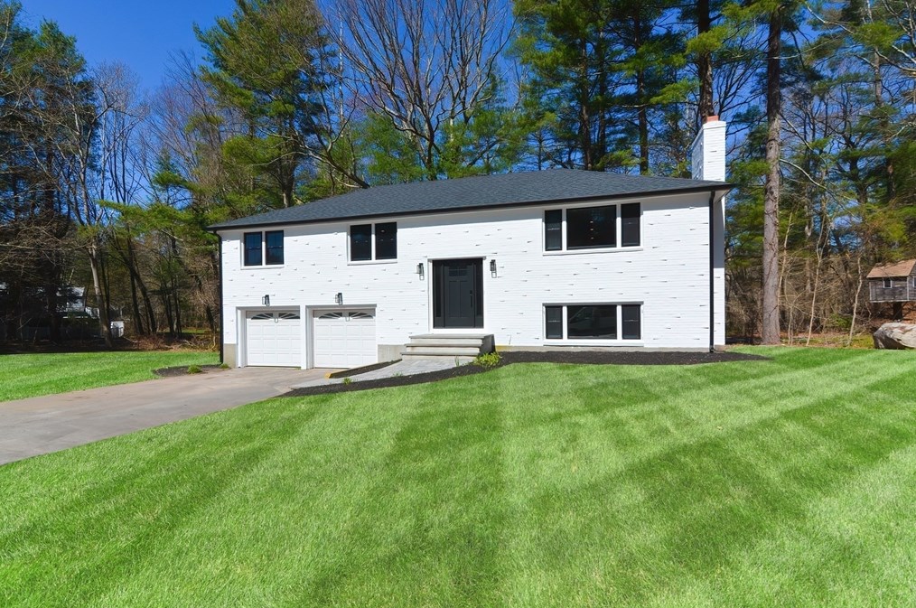 71 Blacksmith Dr, Medfield, MA 02052 exterior