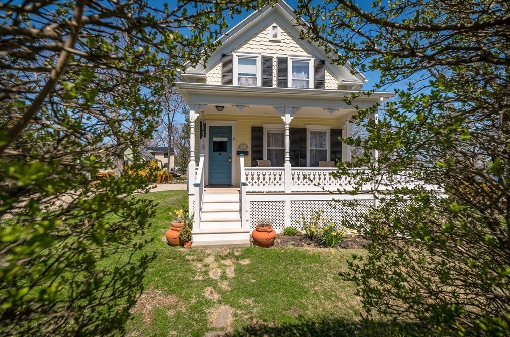 4 Mt Locust Ave, Rockport, MA 01966