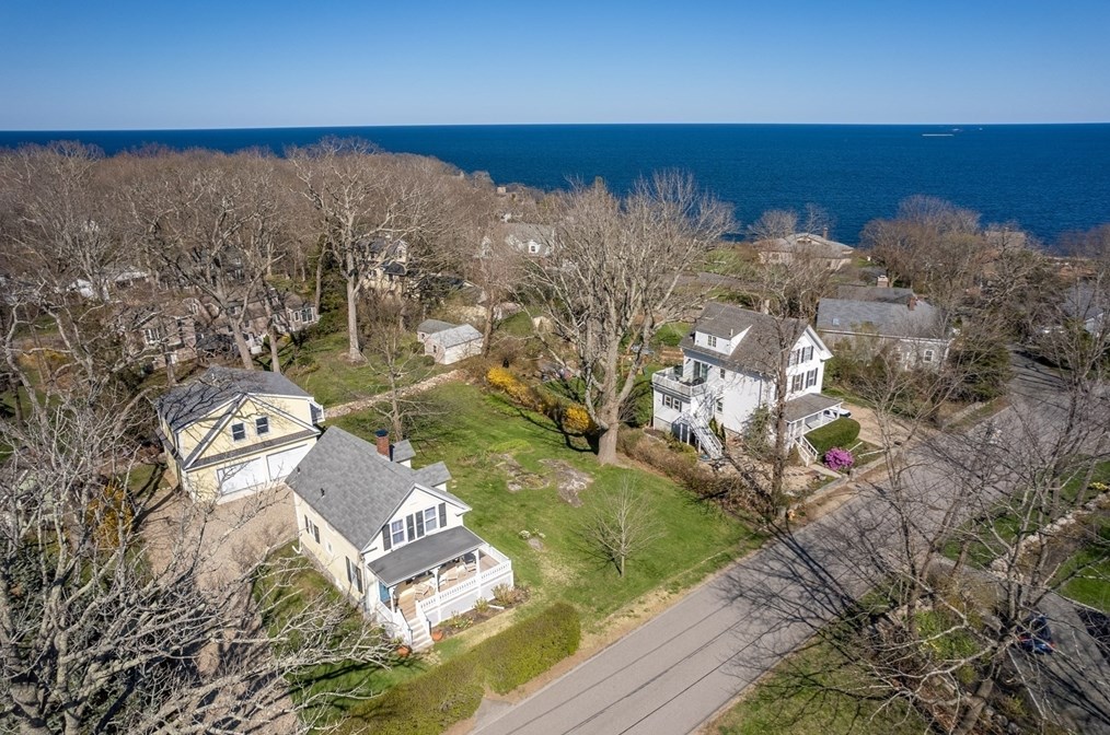 4 Mount Locust Ave, Rockport MA  01966-1117 exterior