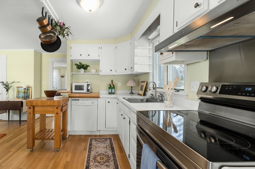 4 Mount Locust Ave, Rockport MA  01966-1117 exterior