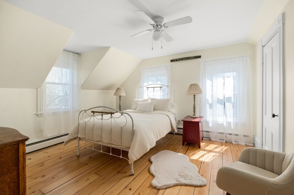 4 Mount Locust Ave, Rockport MA  01966-1117 exterior