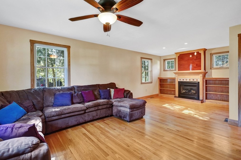 63 Country Clb Dr, Montgomery MA 01085 exterior