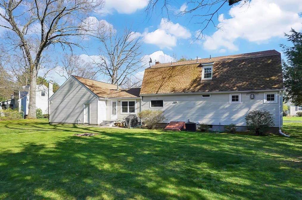 63 Country Clb Dr, Montgomery MA 01085 exterior