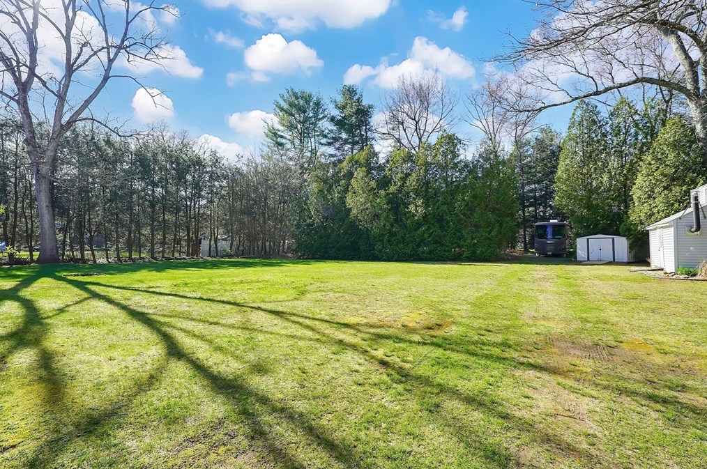 63 Country Clb Dr, Montgomery MA 01085 exterior