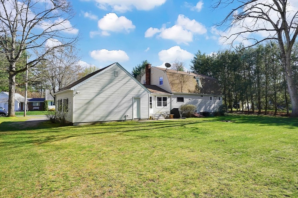 63 Country Clb Dr, Montgomery MA 01085 exterior