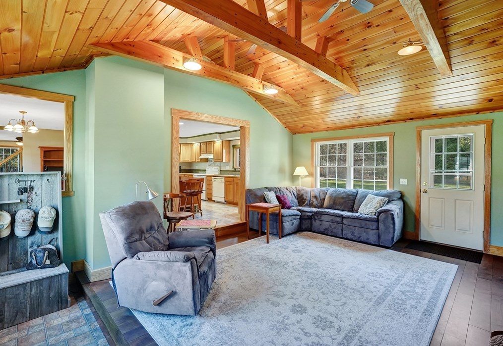 63 Country Clb Dr, Montgomery MA 01085 exterior