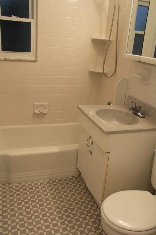 33 Jacqueline Rd, Waltham MA 02452-4949 exterior