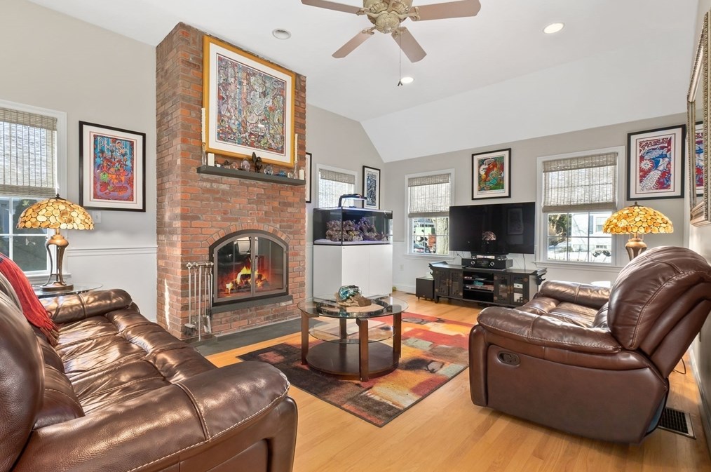 95 Union St, Hamilton MA  01982-2116 exterior