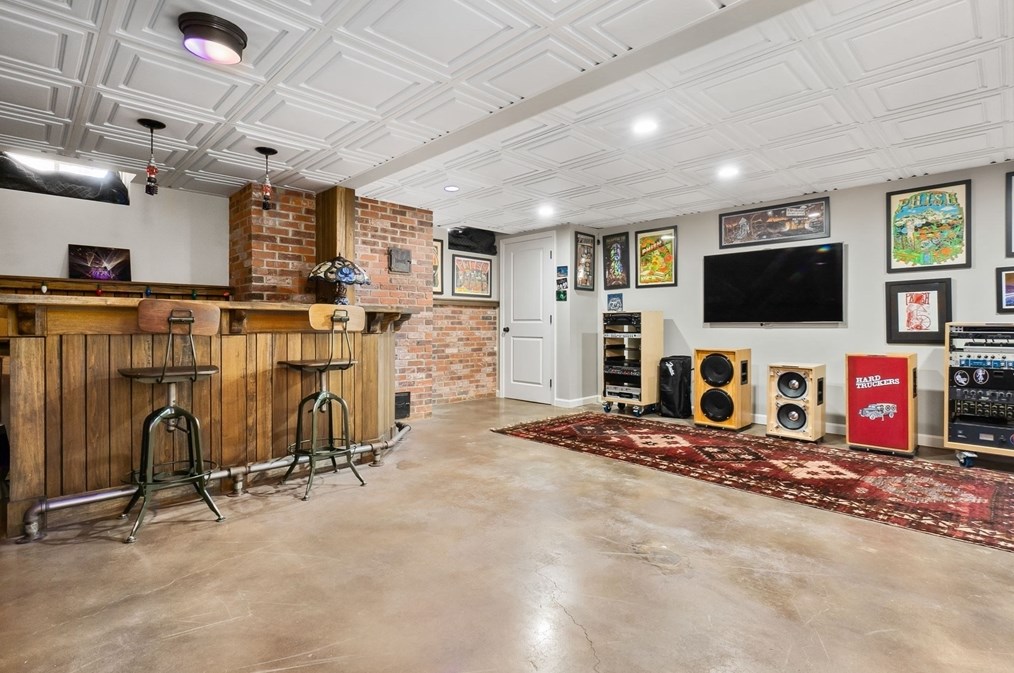 95 Union St, Hamilton MA  01982-2116 exterior