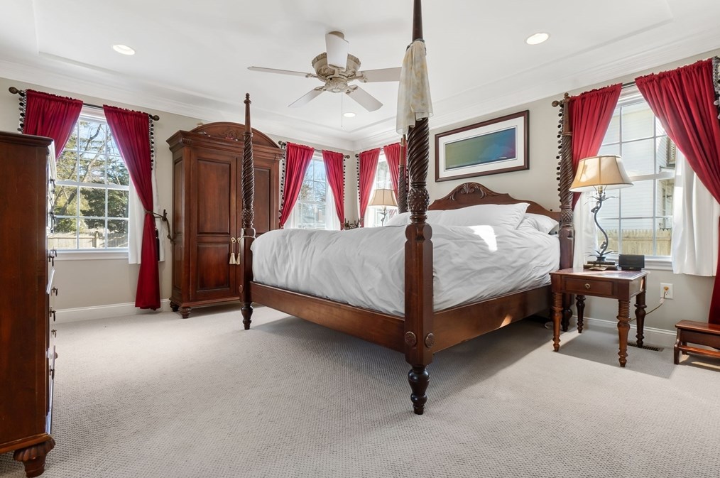 95 Union St, Hamilton MA  01982-2116 exterior