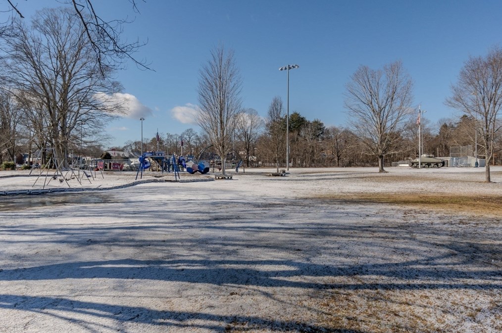 95 Union St, Hamilton MA  01982-2116 exterior