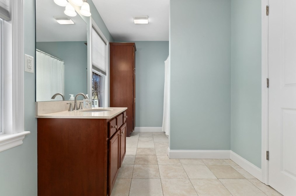 95 Union St, Hamilton MA  01982-2116 exterior