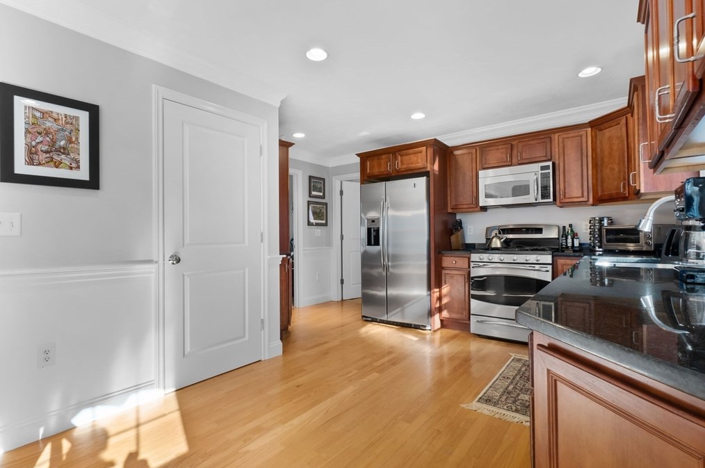 95 Union St, Hamilton MA  01982-2116 exterior