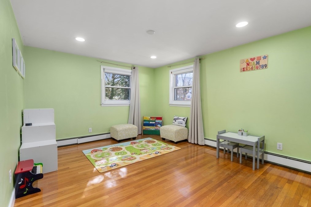 31 Roosevelt Rd, Lexington MA  02421-7411 exterior