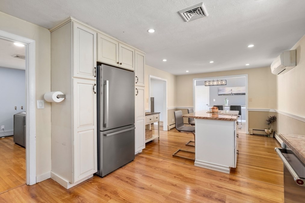 31 Roosevelt Rd, Lexington MA  02421-7411 exterior