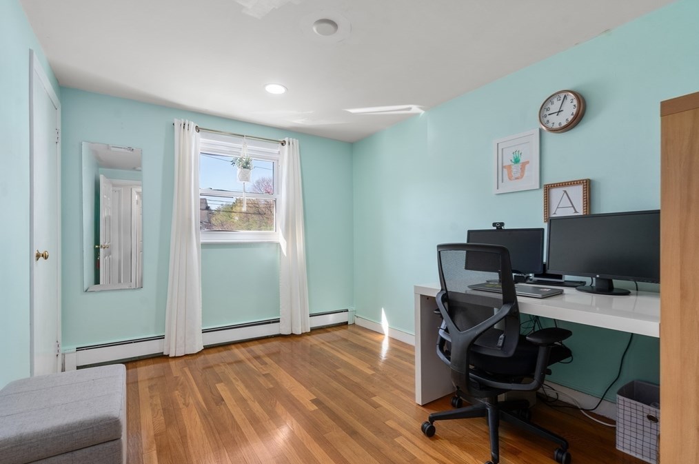 31 Roosevelt Rd, Lexington MA  02421-7411 exterior