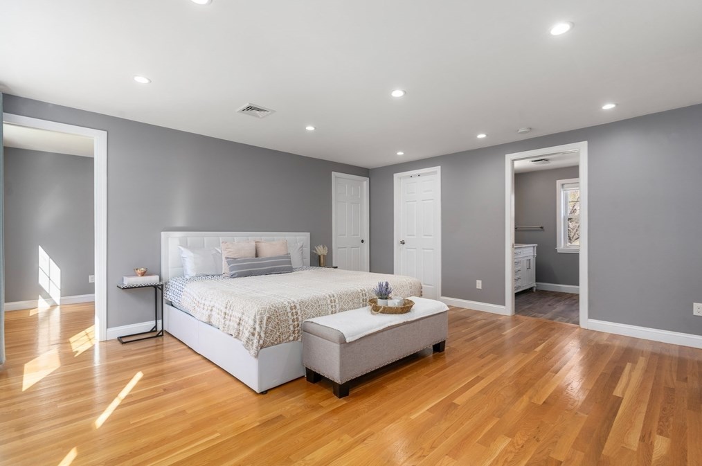 31 Roosevelt Rd, Lexington MA  02421-7411 exterior