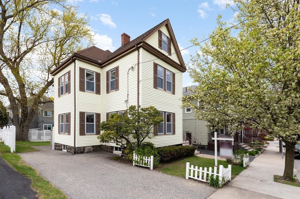 85 Brookings St, Medford, MA 02155-5406