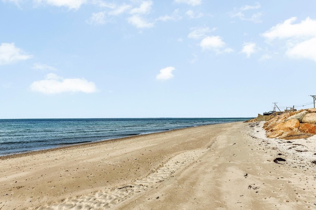 597 Falmouth Hwy, Falmouth MA 02540-2185 exterior