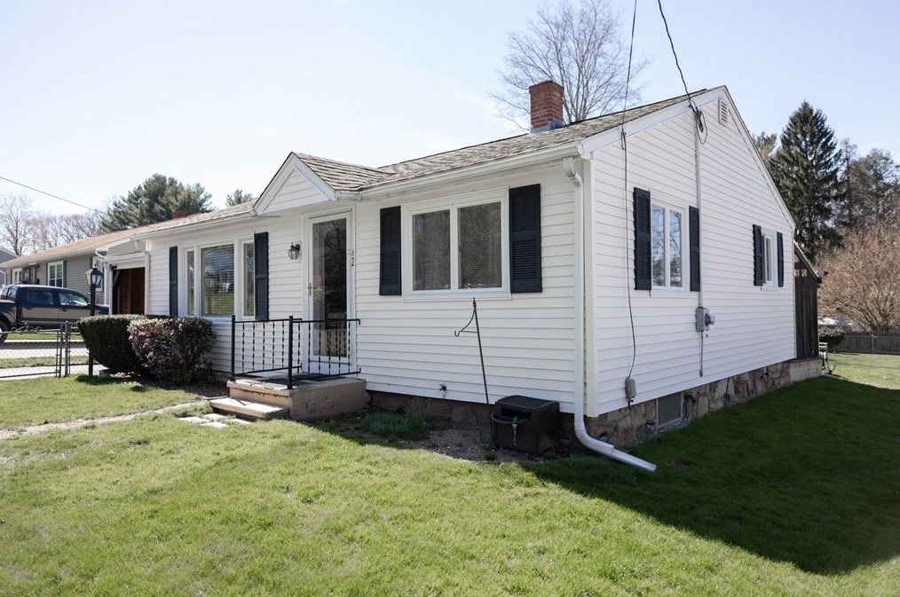 2 Fontaine St, Millbury, MA 01527 exterior