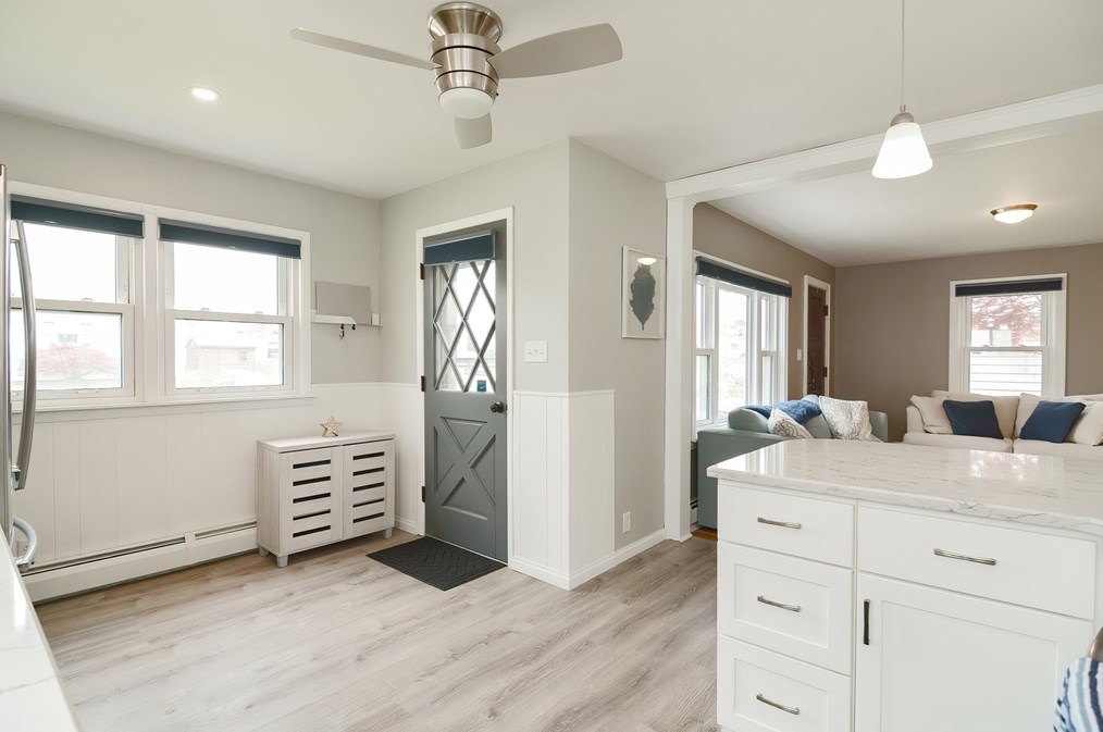 27 Rockdale St, Fall River MA  02726-2440 exterior