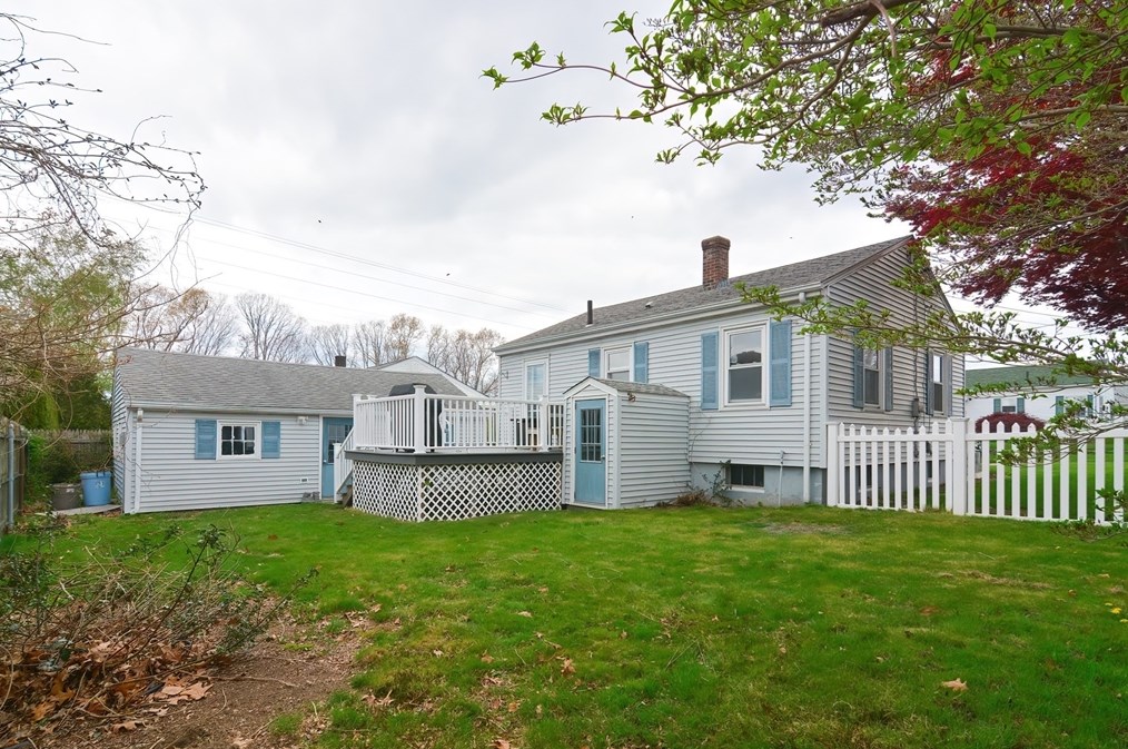 27 Rockdale St, Fall River MA  02726-2440 exterior