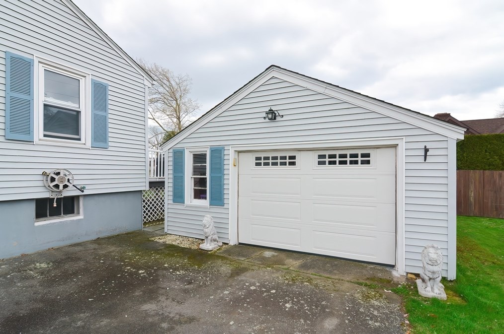 27 Rockdale St, Fall River MA  02726-2440 exterior