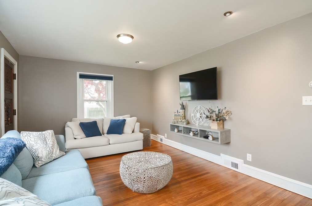 27 Rockdale St, Fall River MA  02726-2440 exterior