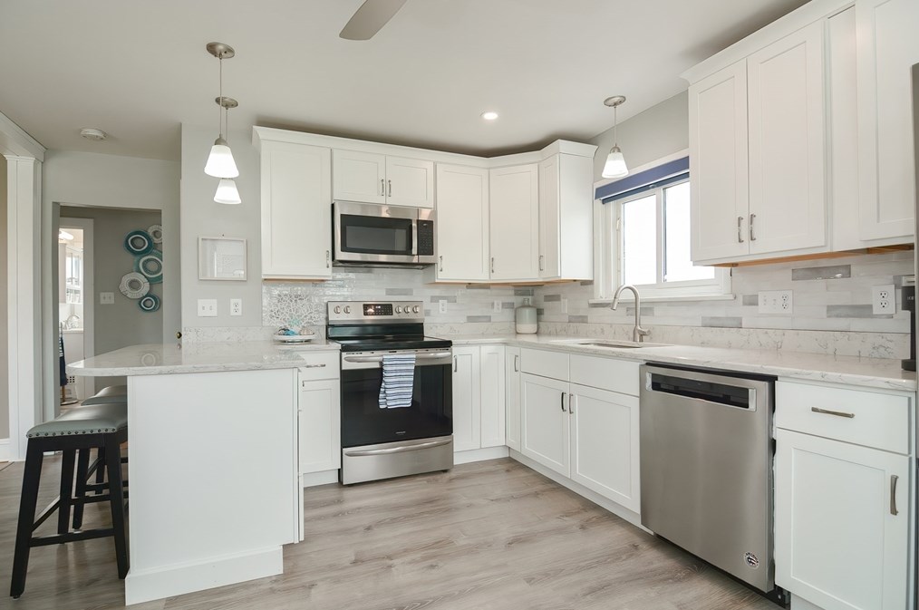 27 Rockdale St, Fall River MA  02726-2440 exterior