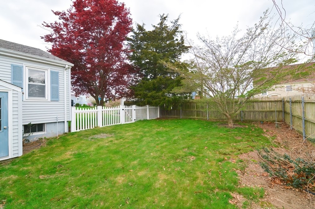 27 Rockdale St, Fall River MA  02726-2440 exterior