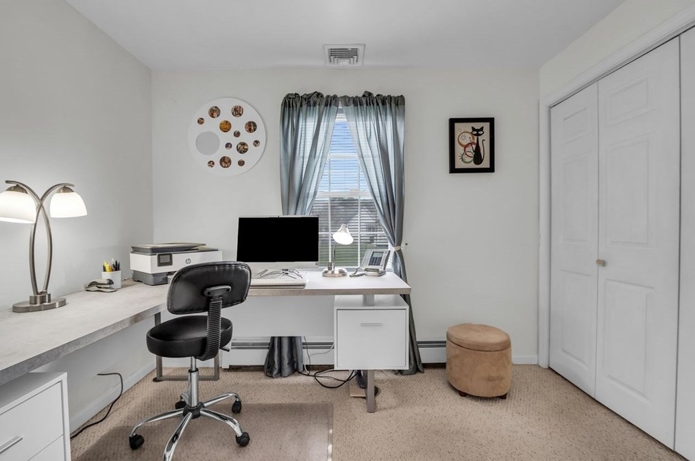 10 Elizabeth Dr, Northborough MA 01532-1675 exterior