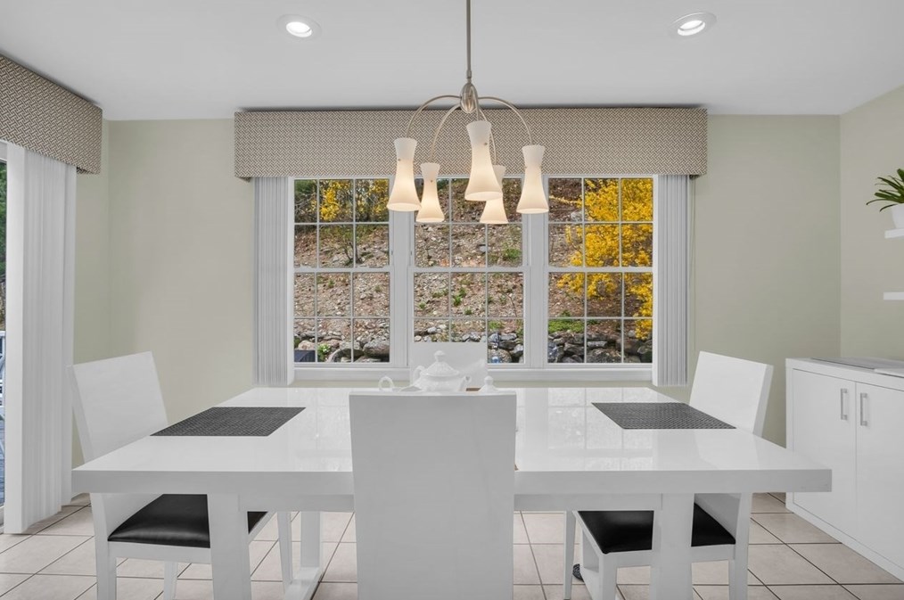 10 Elizabeth Dr, Northborough MA 01532-1675 exterior