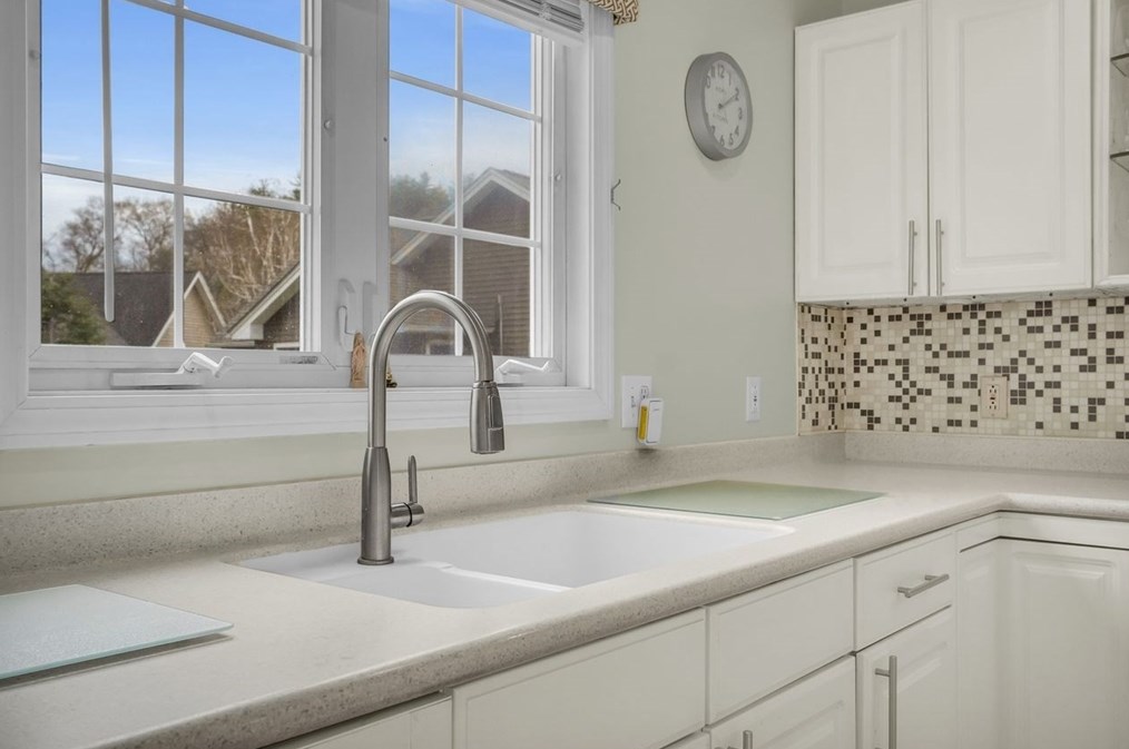 10 Elizabeth Dr, Northborough MA 01532-1675 exterior