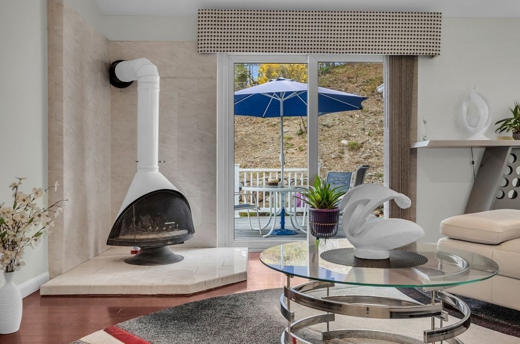 10 Elizabeth Dr, Northborough MA 01532-1675 exterior