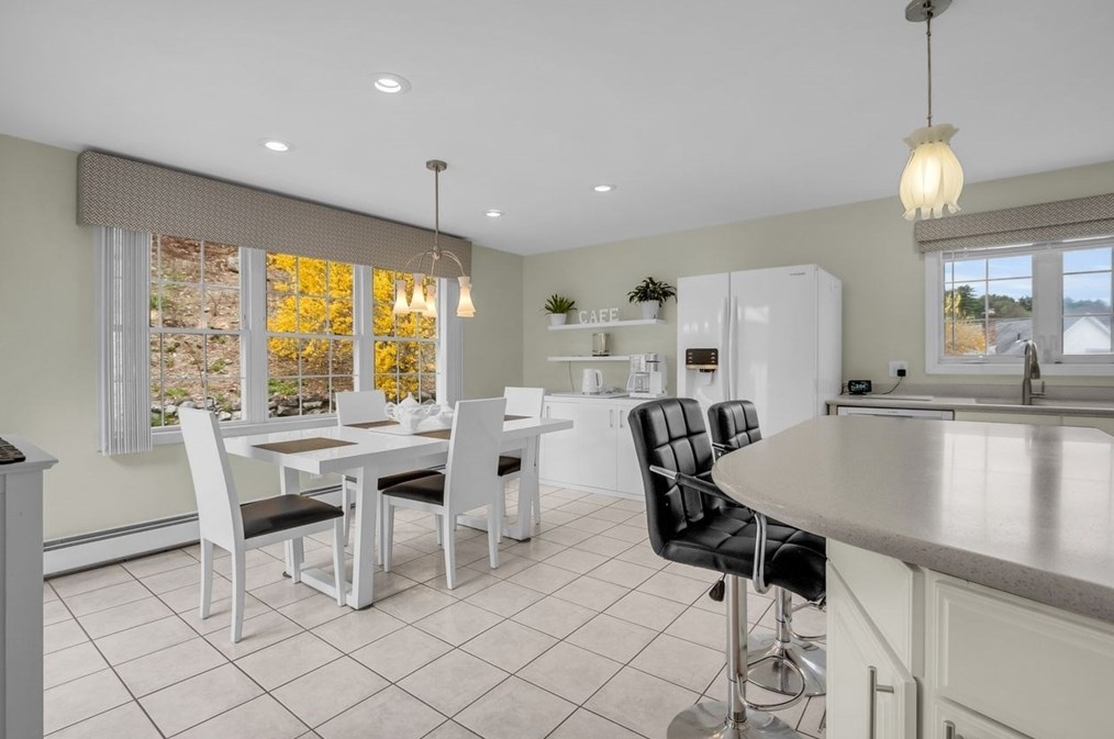 10 Elizabeth Dr, Northborough MA 01532-1675 exterior