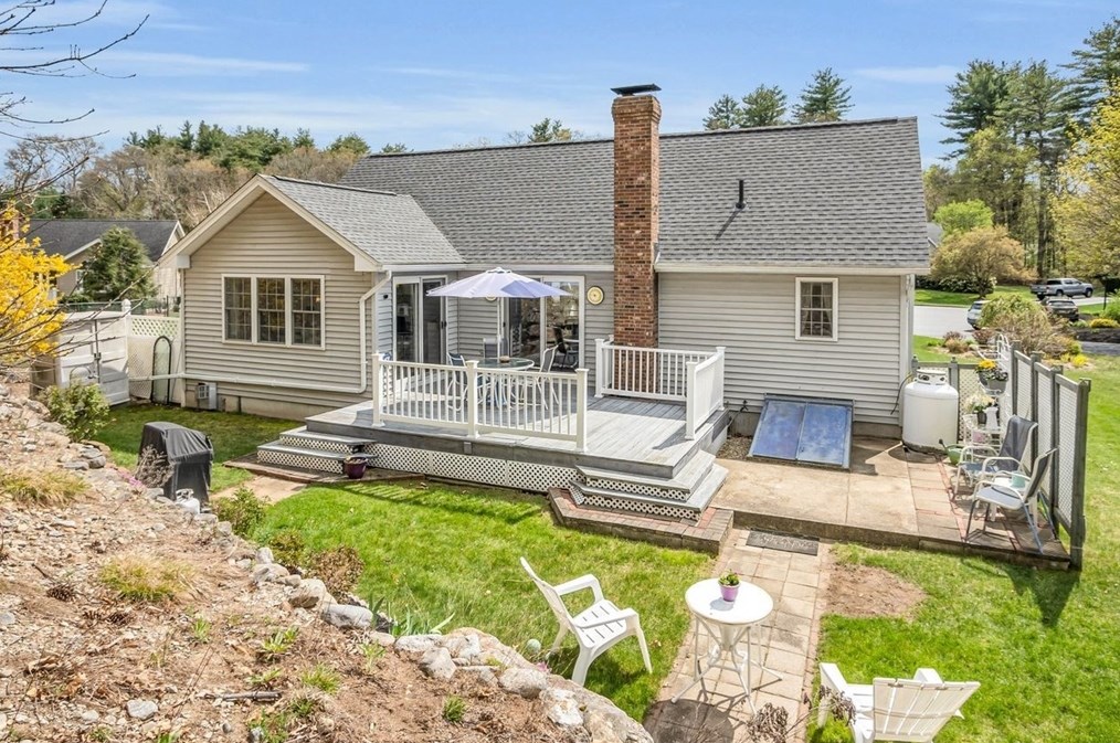 10 Elizabeth Dr, Northborough MA 01532-1675 exterior