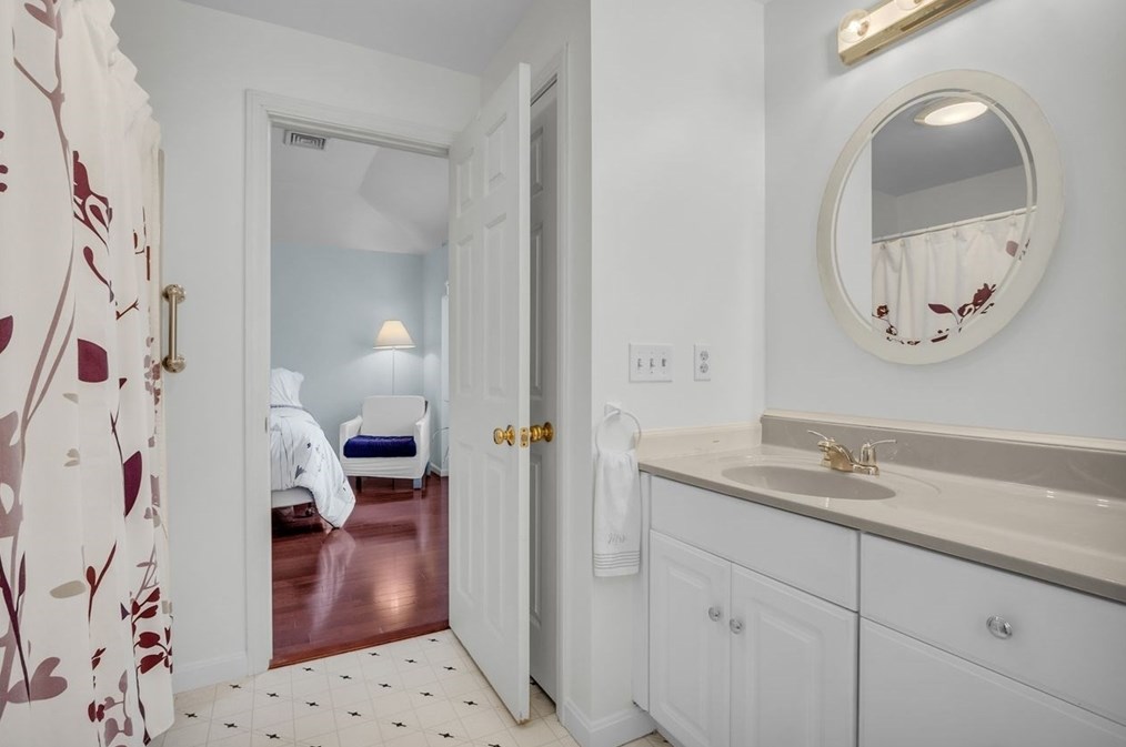 10 Elizabeth Dr, Northborough MA 01532-1675 exterior