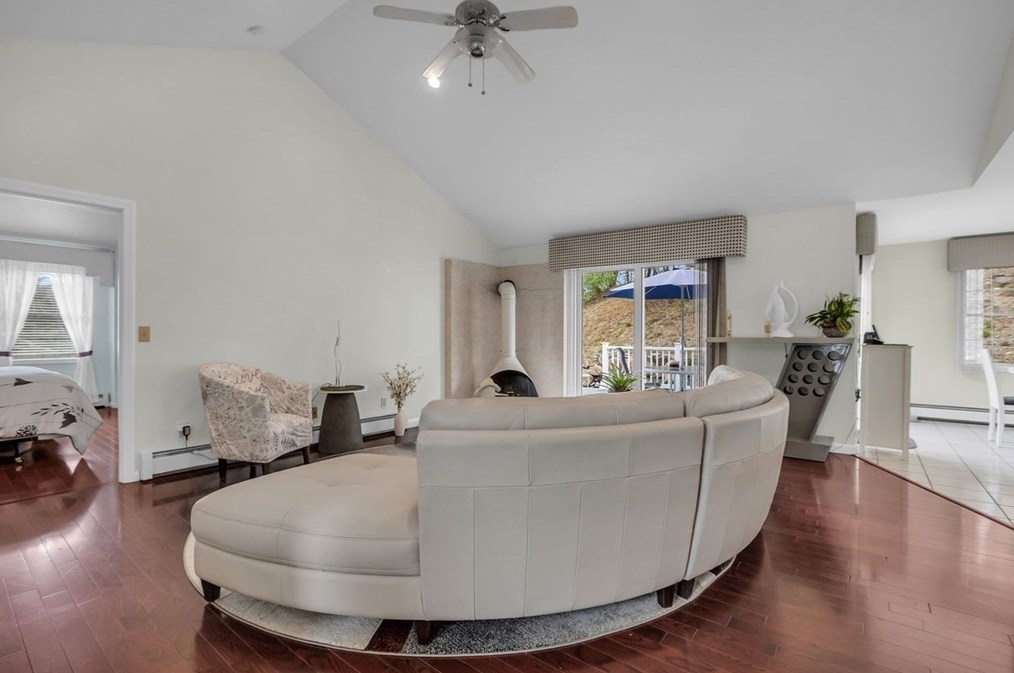 10 Elizabeth Dr, Northborough MA 01532-1675 exterior