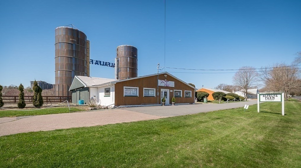 249 Rowley Bridge Rd, Topsfield MA 01983-2001 exterior