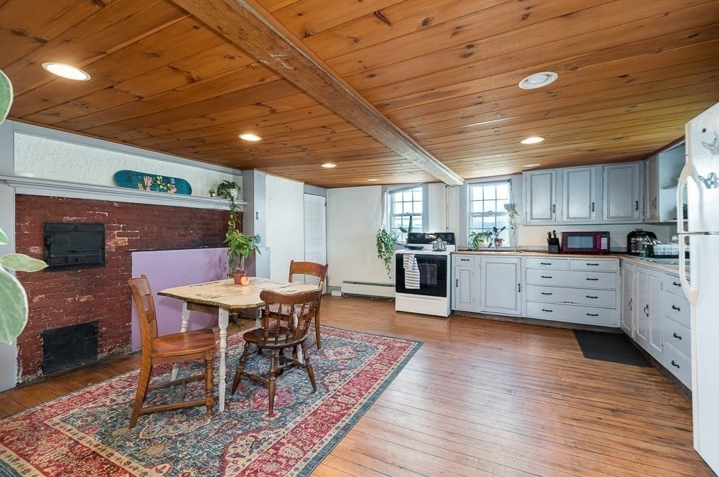 249 Rowley Bridge Rd, Topsfield MA 01983-2001 exterior