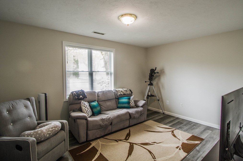 19 Matteo St, Worcester MA  01606-1178 exterior