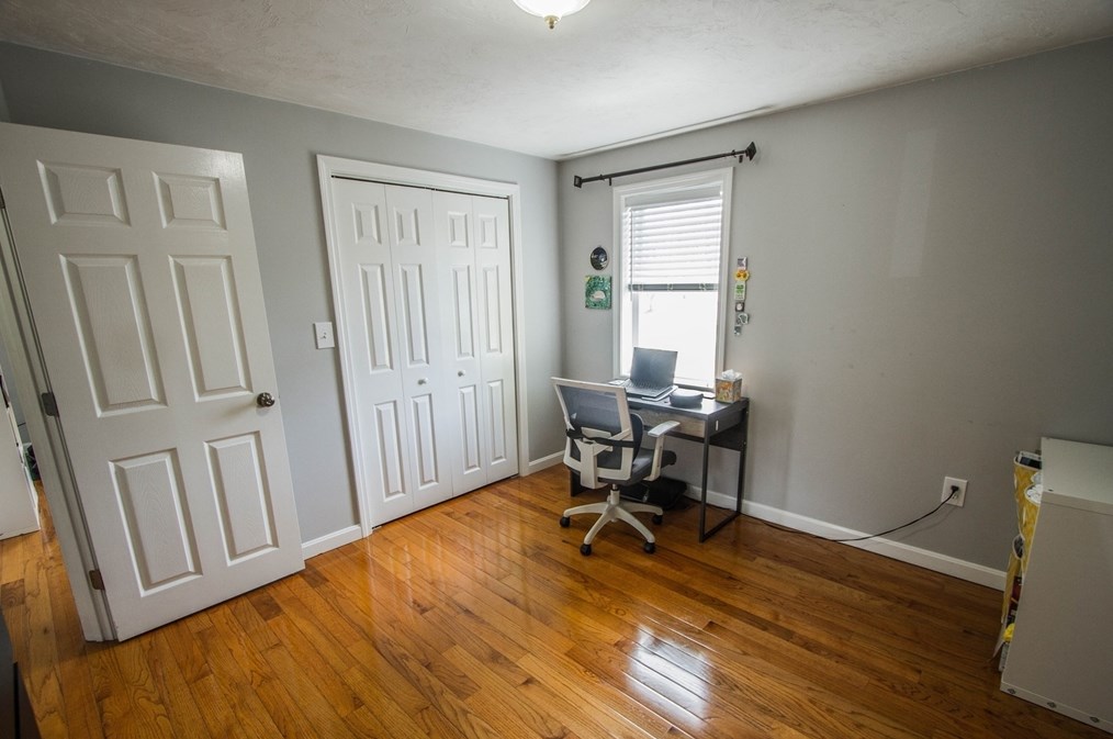 19 Matteo St, Worcester MA  01606-1178 exterior