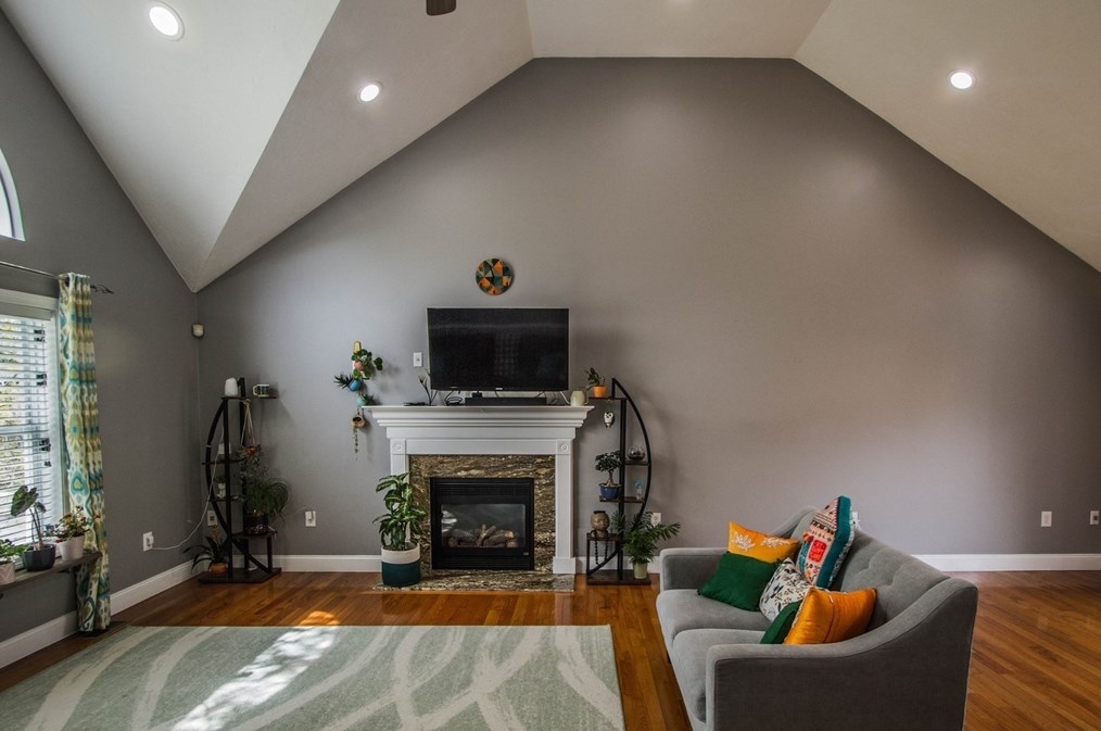 19 Matteo St, Worcester MA  01606-1178 exterior