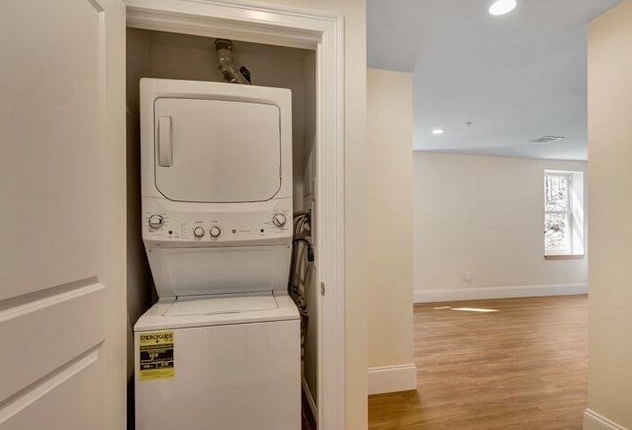 57 Russell St, Woburn MA  01801-4707 exterior