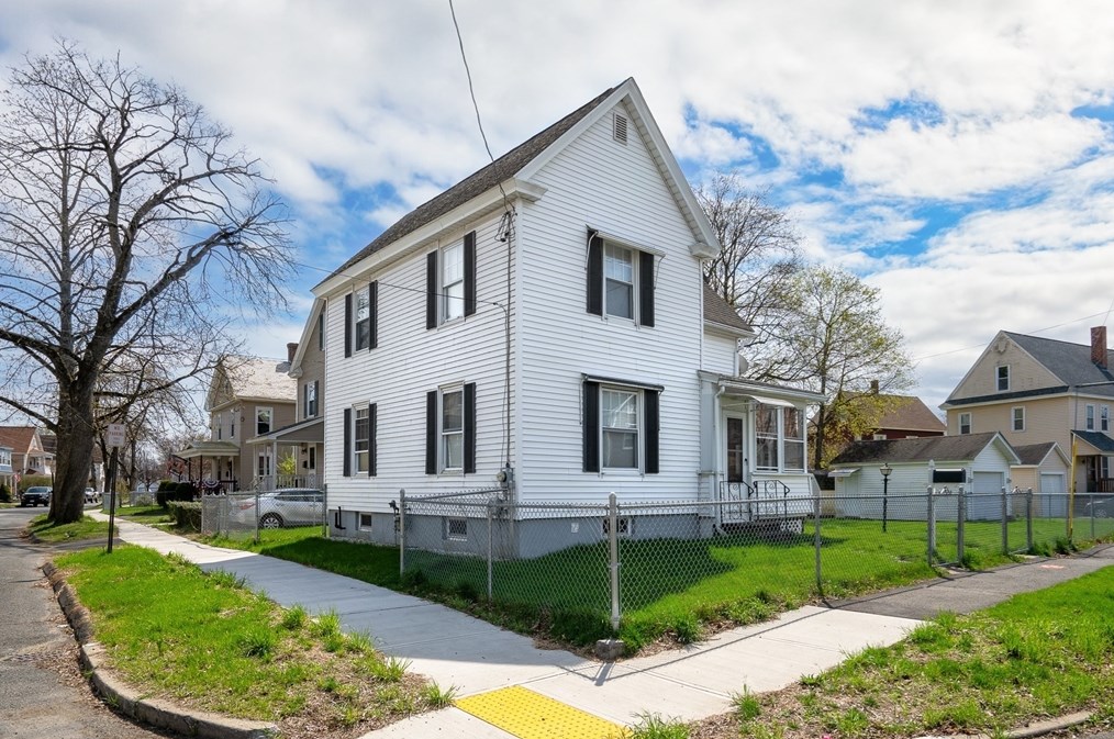 37 Shepard St, Montgomery, MA 01085