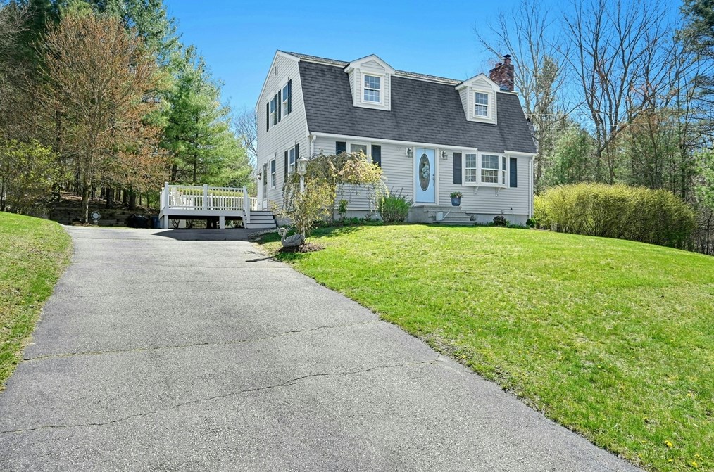 25 Maple Hill Rd, Wrentham, MA 02093