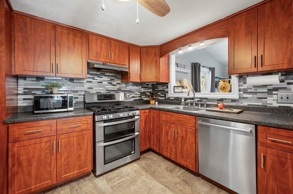 10 Crane St, Danvers MA  01923-3014 exterior